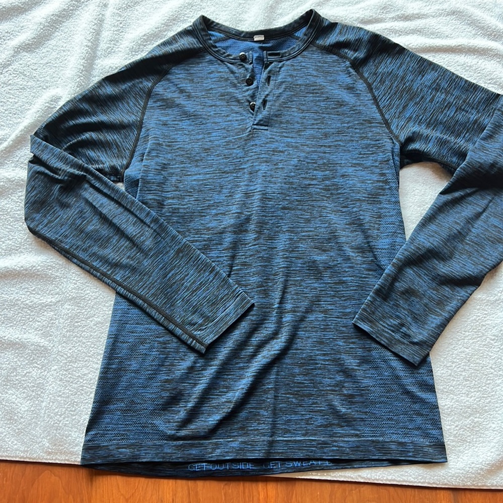 Lululemon mens long sleeve top with 3 buttons/blue heather/  size small